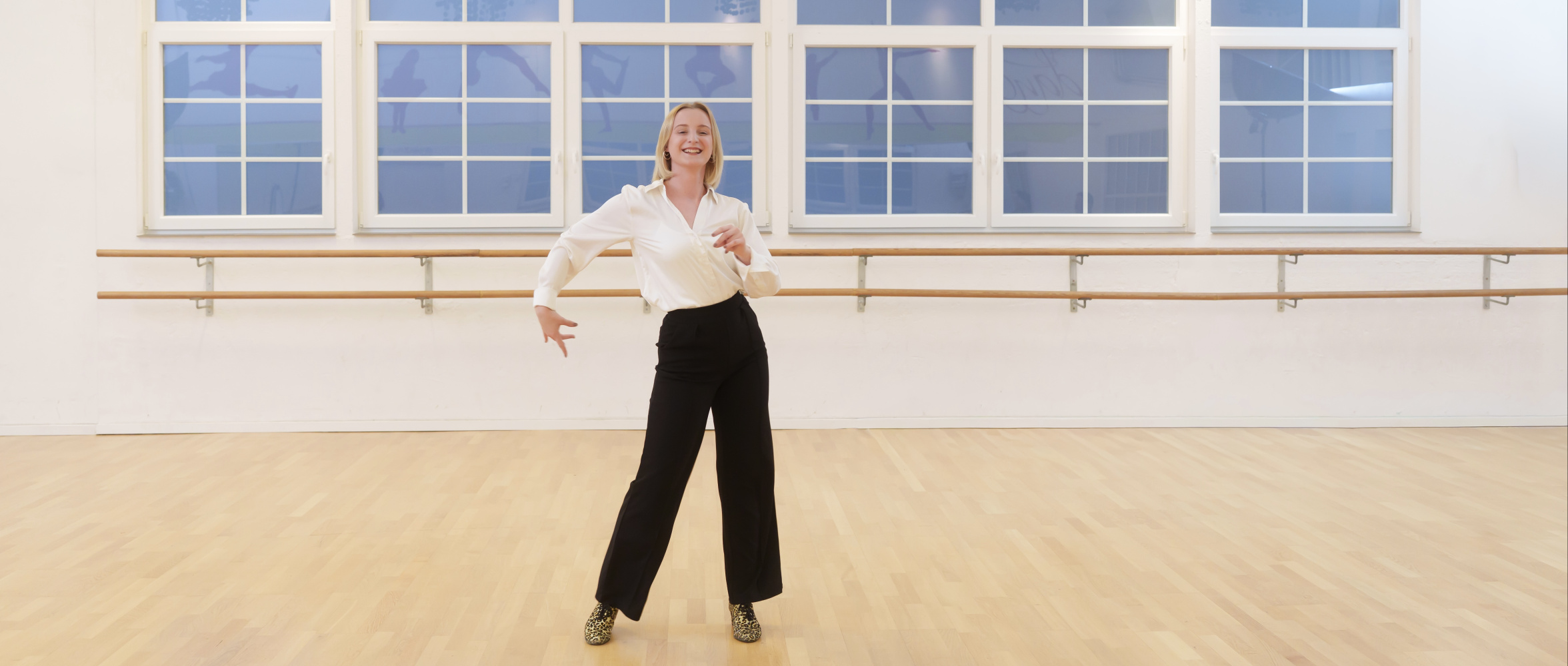 Josi, Tanzlehrerin für Modern Line Dance, im Tanzsaal von Tanzstudio Nett & Friends