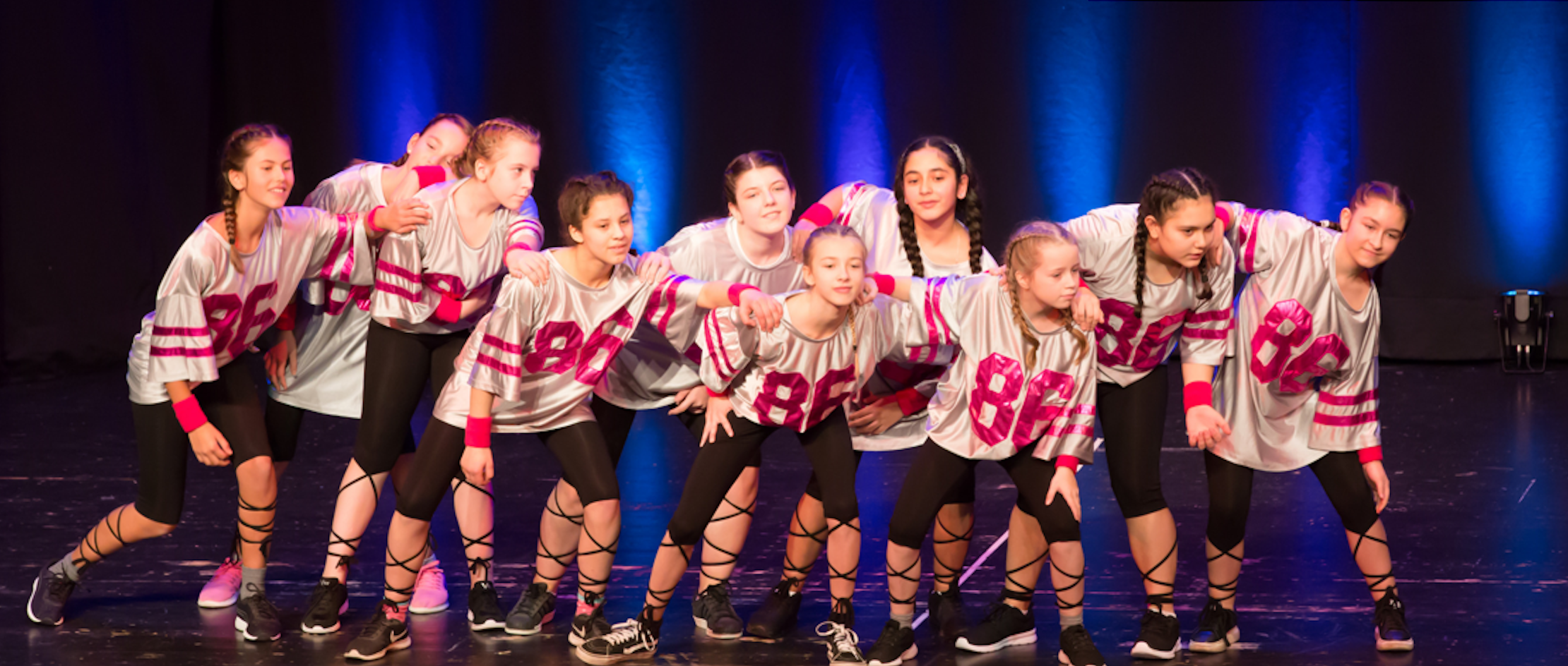 Hip Hop Gruppe in Baseballshirts