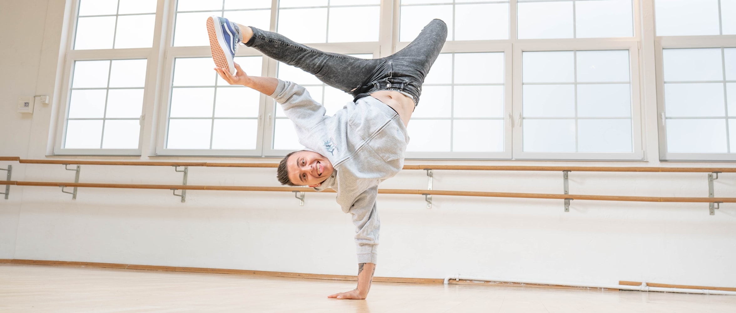 Hip Hop Handstand Freeze