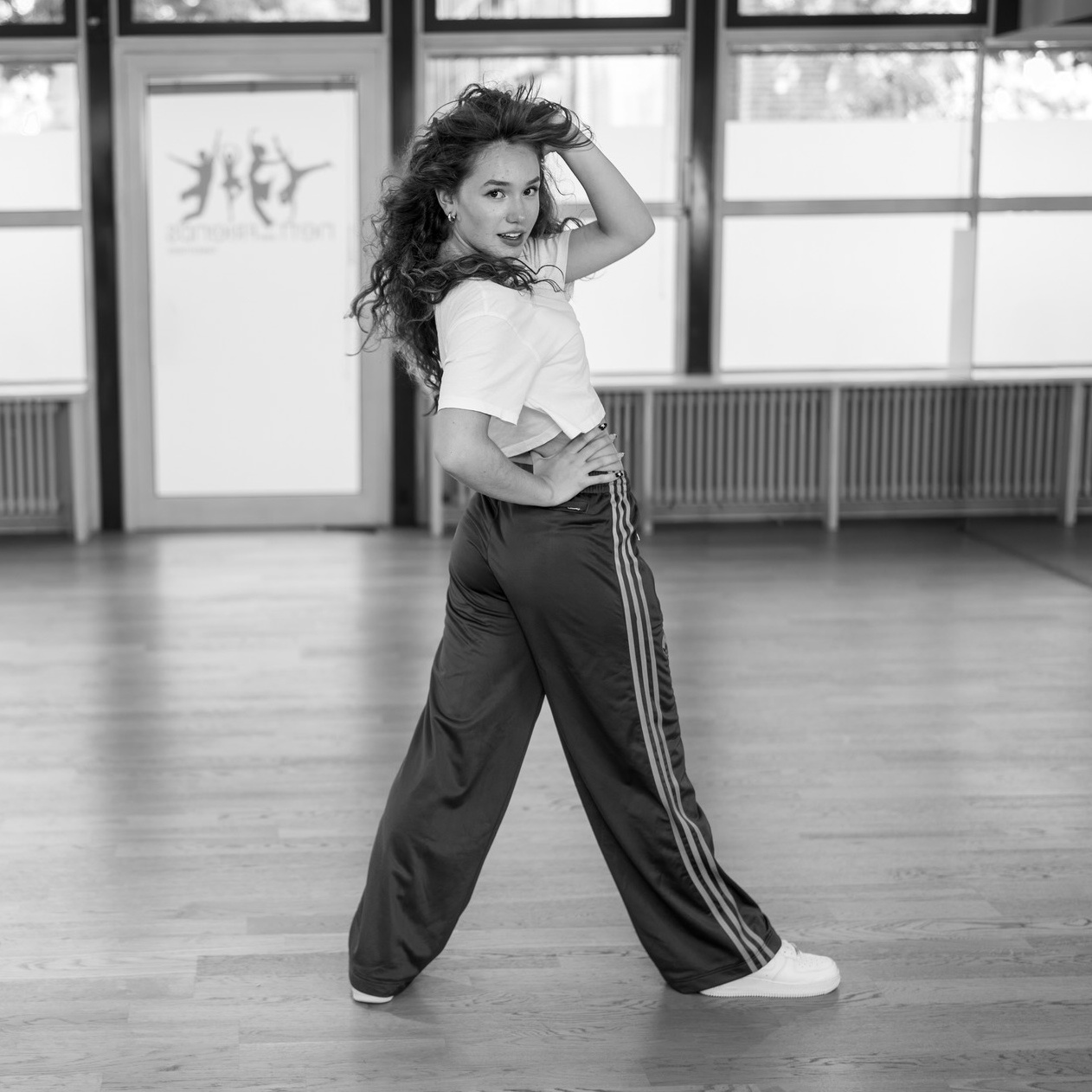Dunia, Schülerin und Nachwuchsdozentin, beim Hip-Hop im Studio