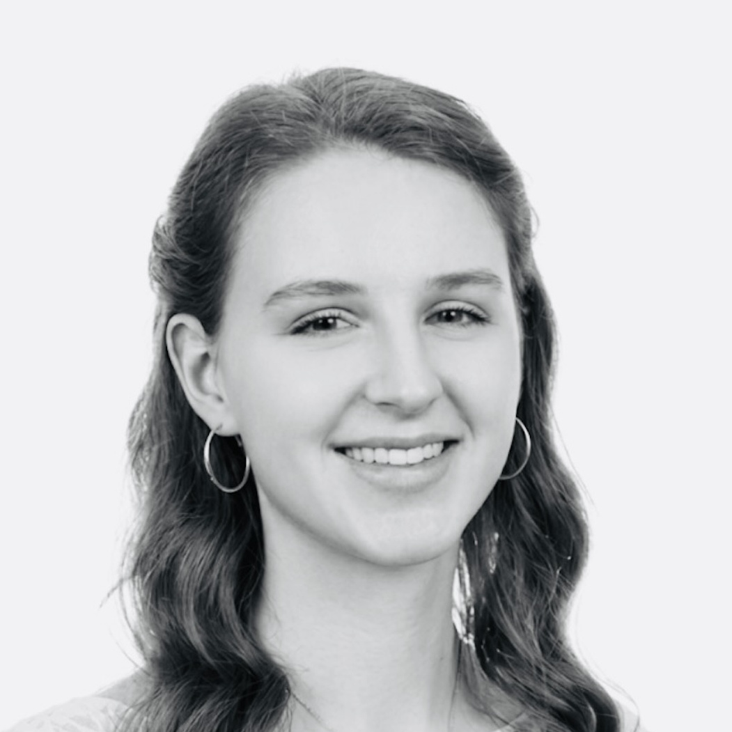 Portrait von Emma Pabst am Empfang von Tanzstudio Nett & Friends in Bad Honnef