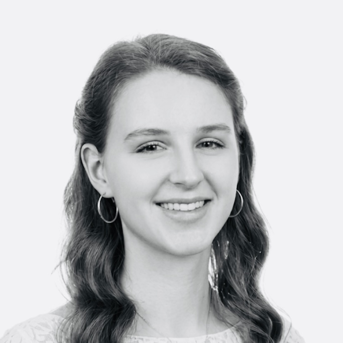 Portrait von Emma Pabst am Empfang von Tanzstudio Nett & Friends in Bad Honnef